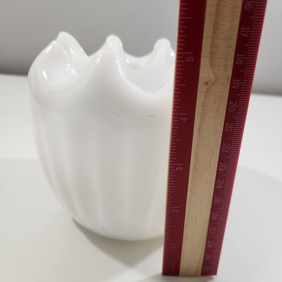 Vintage Ruffle Pinched Milkglass Planter Set Of 2 - Picture 3 of 4